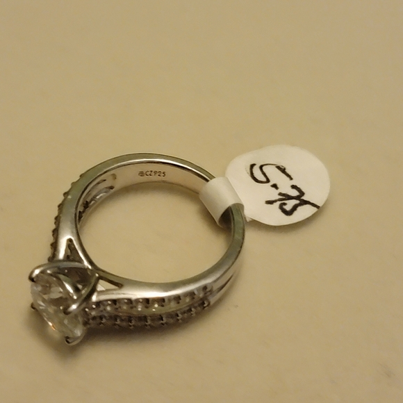 Beautiful sterling silver with cz size 5.75 - Picture 3 of 3